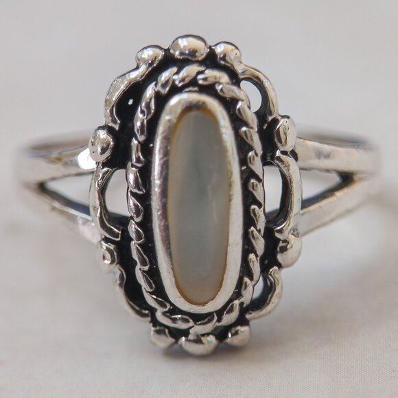 Sterling Silver Mother-of-Pearl Ring, Sz 6.5 — elongated oval, split shank - Picture 1 of 13